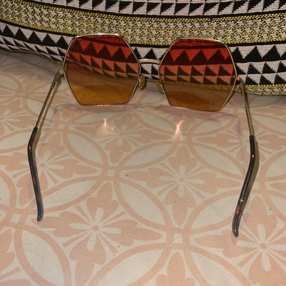 Sunglasses - Picture 3 of 4